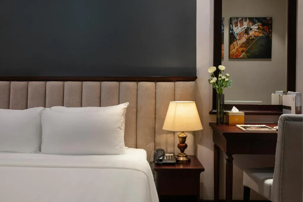 MAY DE VILLE Corner Hotel gallery image
