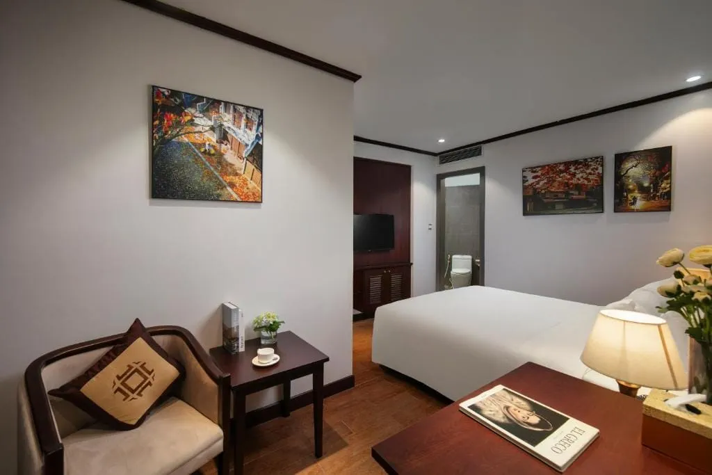 MAY DE VILLE Corner Hotel gallery image