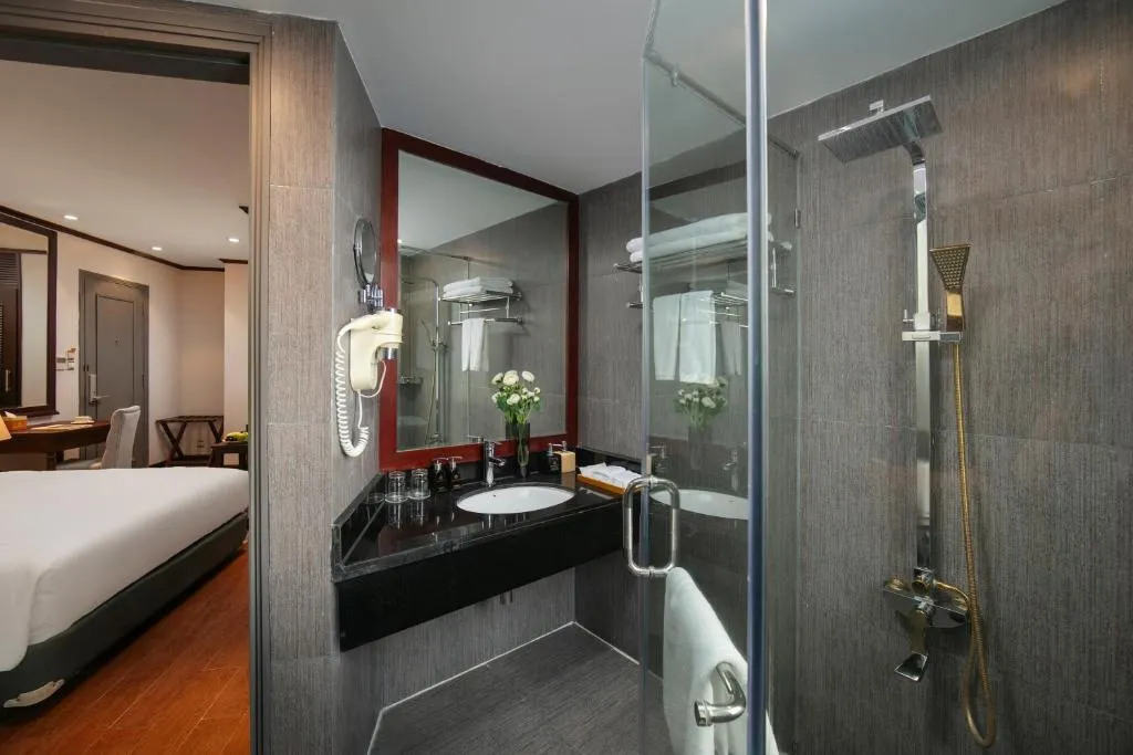MAY DE VILLE Corner Hotel gallery image