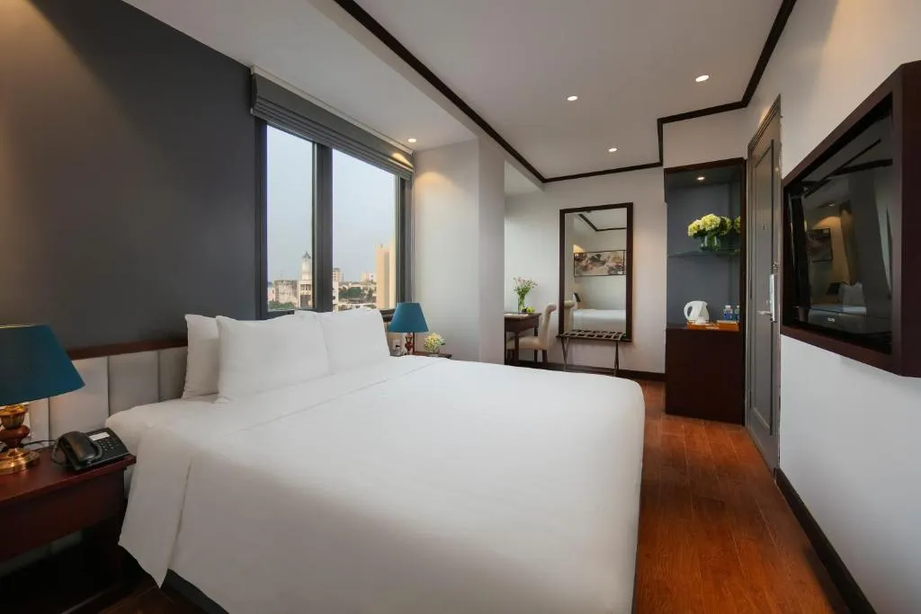 MAY DE VILLE Corner Hotel gallery image