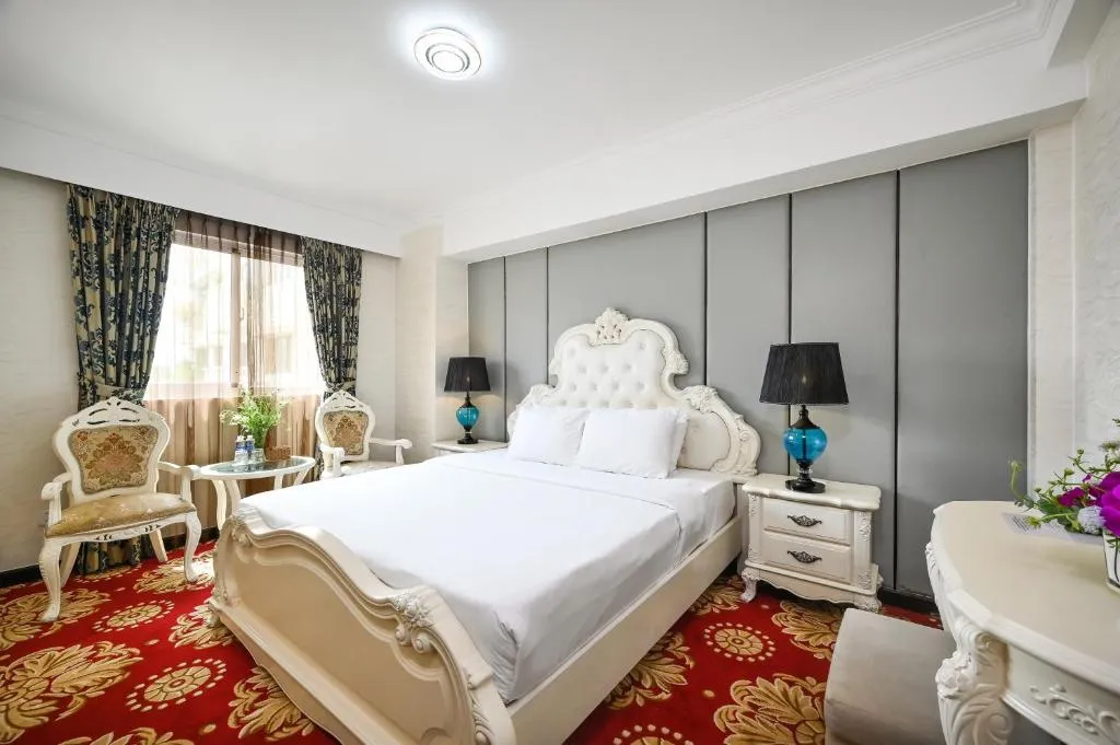 California Saigon Hotel & Rooftop Pool gallery image