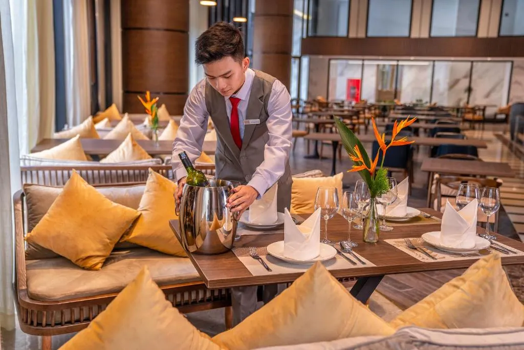 Ramada Hotel & Suites by Wyndham Halong Bay View gallery image