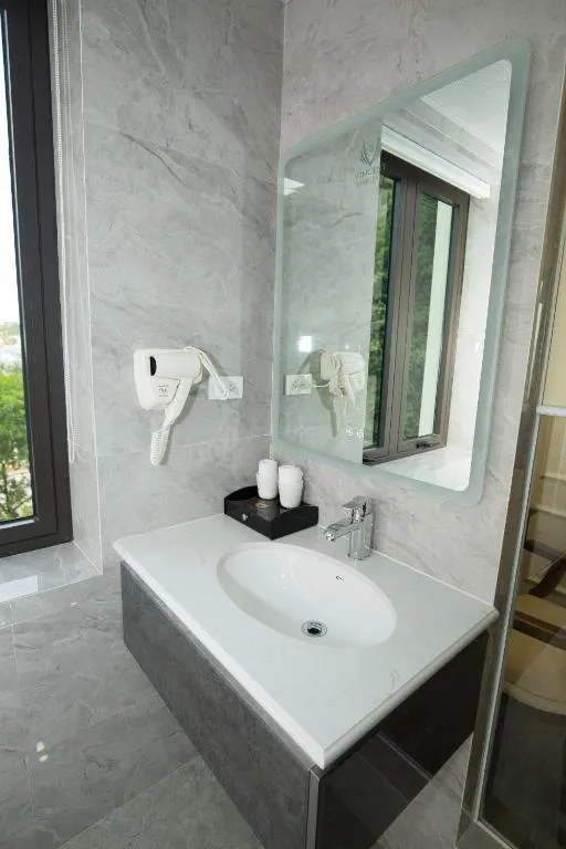 Vincent Halong Hotel gallery image