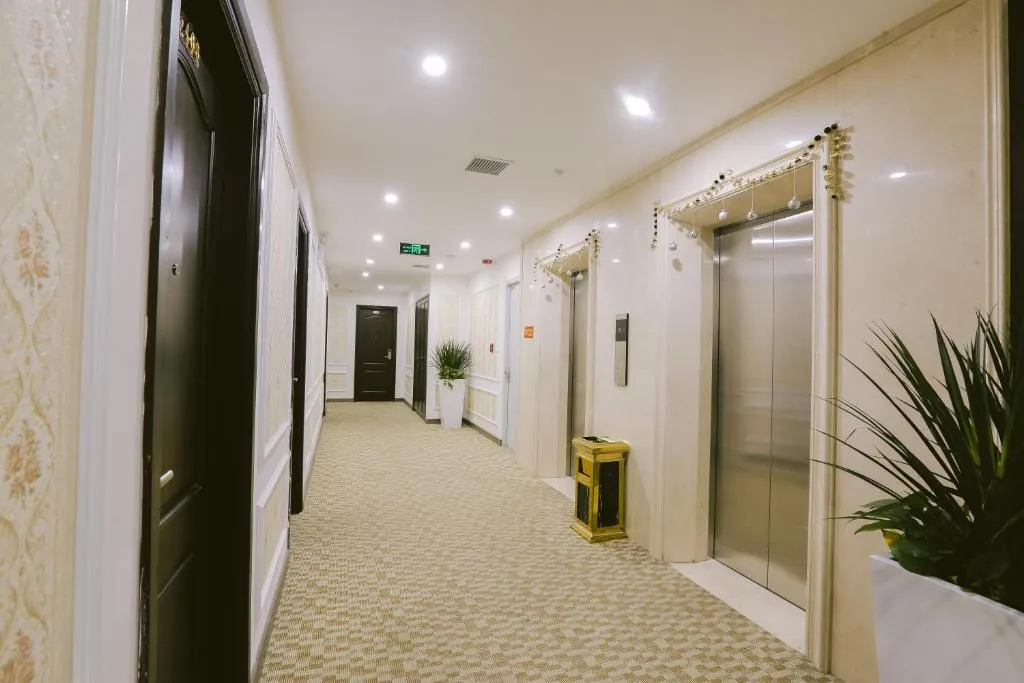 Vincent Halong Hotel gallery image