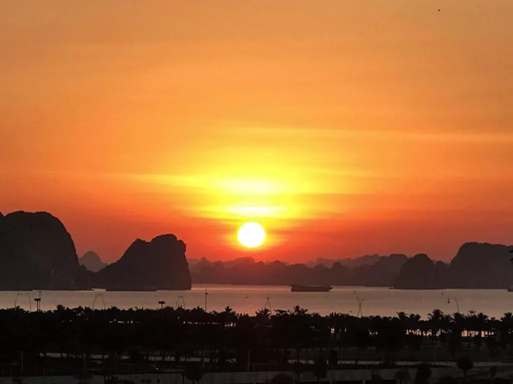Elysinam Boutique Hotel Ha Long gallery image