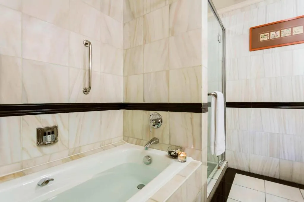 Renaissance Riverside Hotel Saigon gallery image