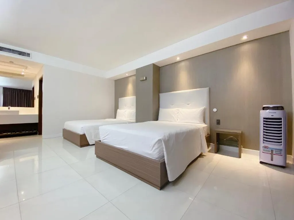 The Luxe Hotel gallery image