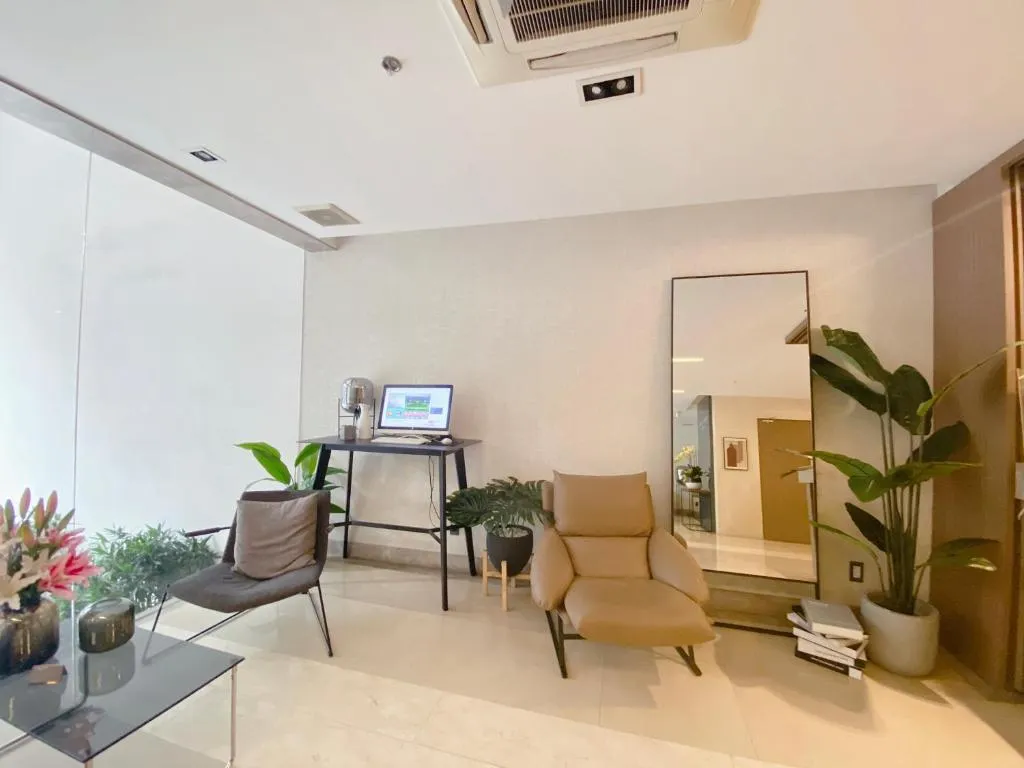 The Luxe Hotel gallery image