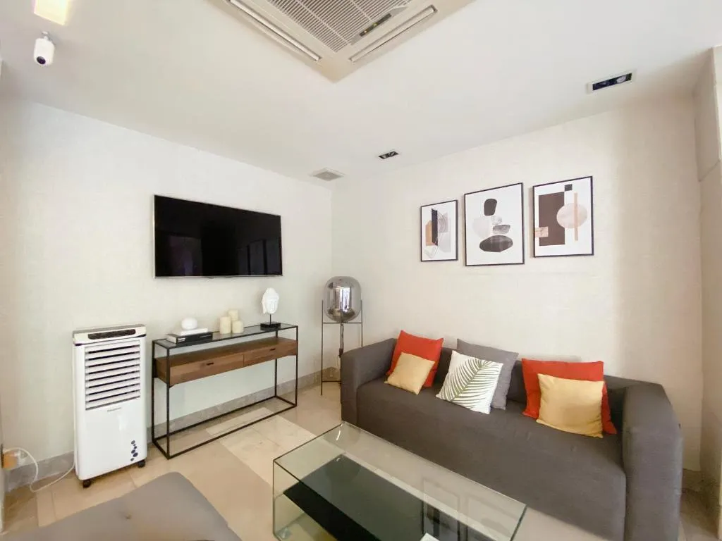 The Luxe Hotel gallery image