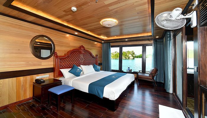 Oasis Bay Party Cruise gallery image
