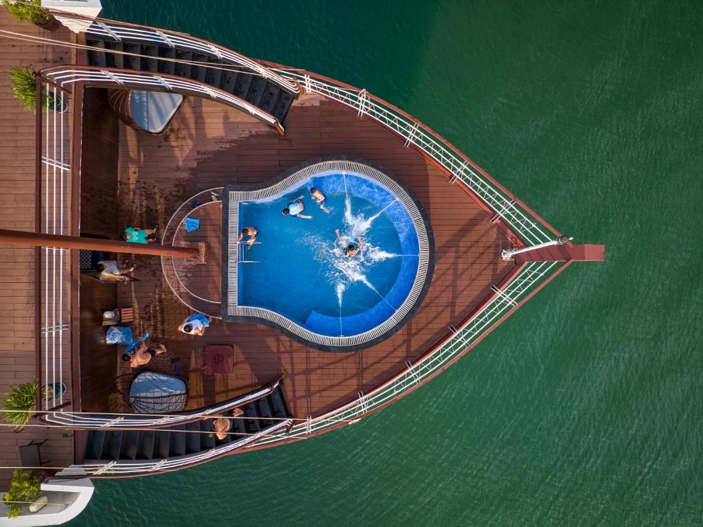 Rosa Cruise gallery image