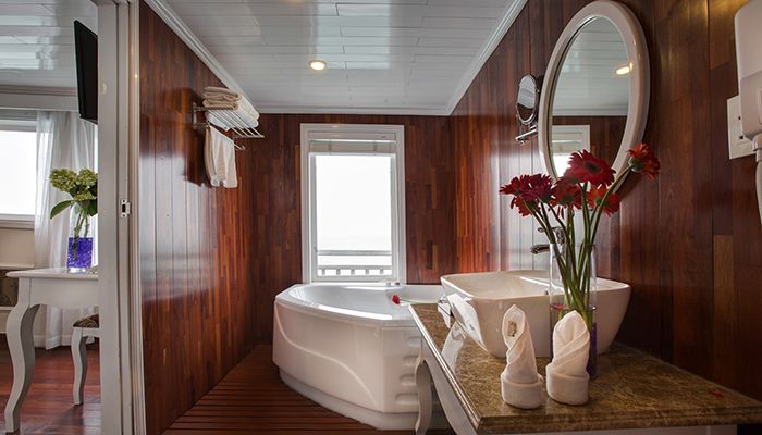 Signature Halong Cruise gallery image