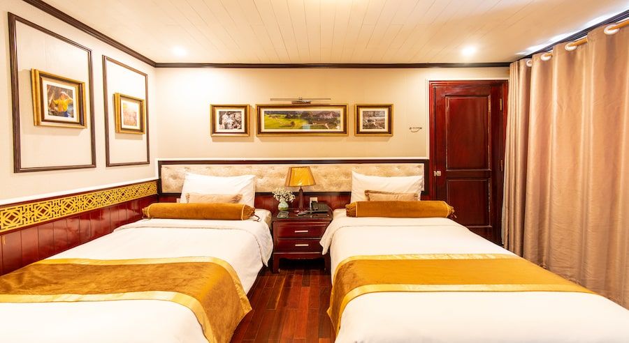 Swan Cruise gallery image