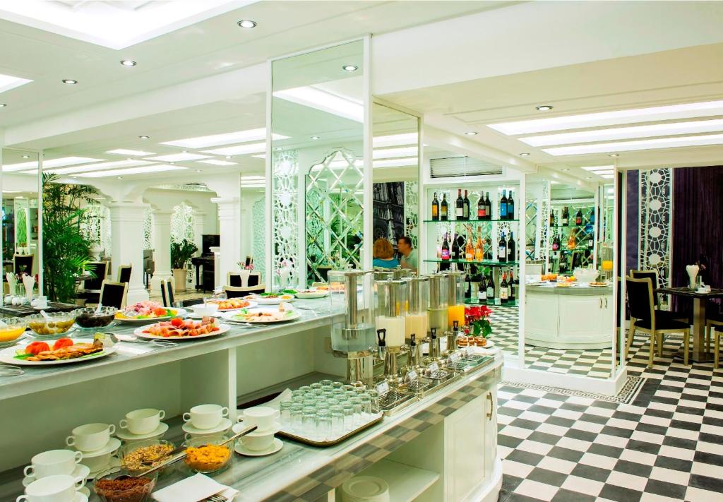 Minerva Church Hotel​ - Image 2